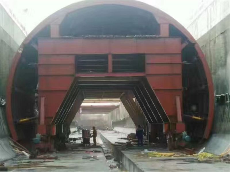 什么是冷彎機？